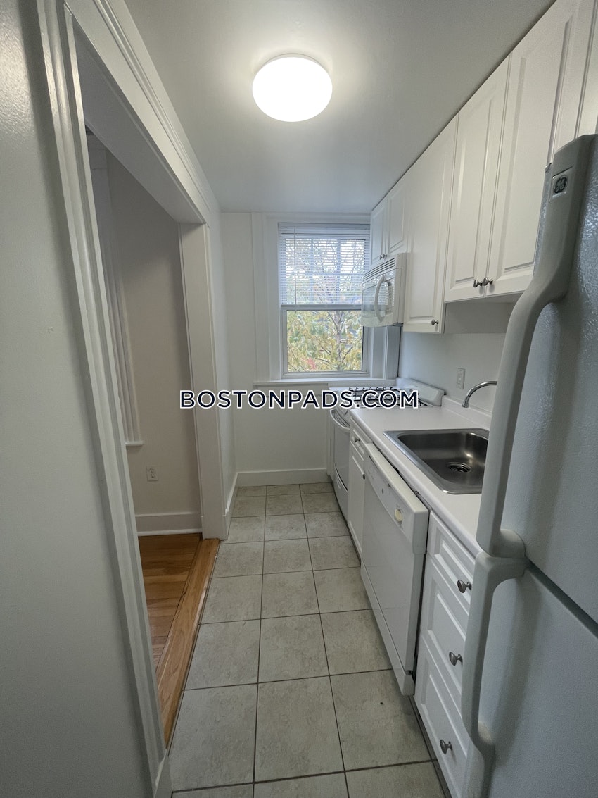 CAMBRIDGE - HARVARD SQUARE - 1 Bed, 1 Bath - Image 3