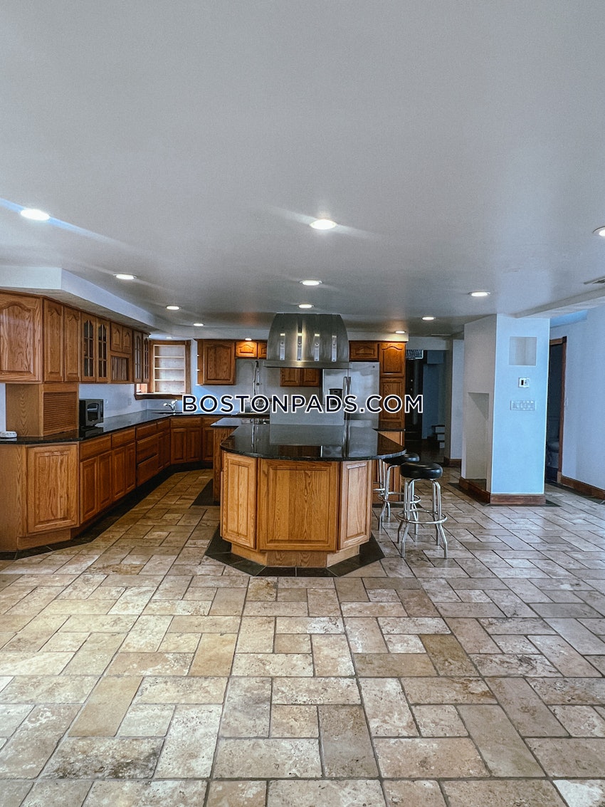 MEDFORD - MEDFORD SQUARE - 4 Beds, 3 Baths - Image 9