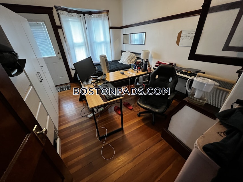 SOMERVILLE - TUFTS - 4 Beds, 1 Bath - Image 63