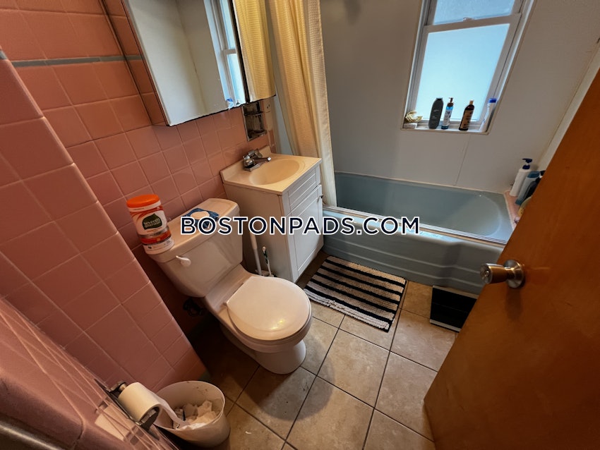 SOMERVILLE - TUFTS - 4 Beds, 1 Bath - Image 97