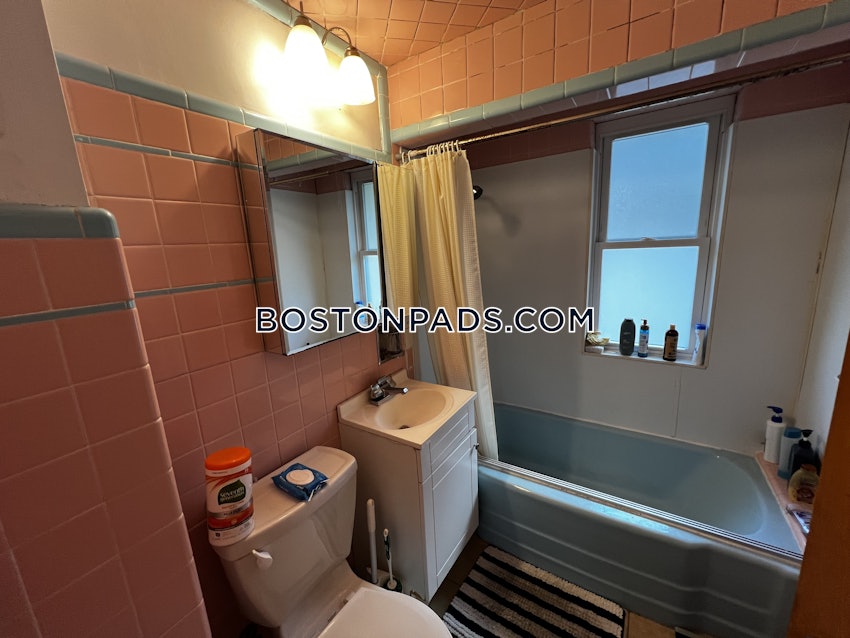 SOMERVILLE - TUFTS - 4 Beds, 1 Bath - Image 59