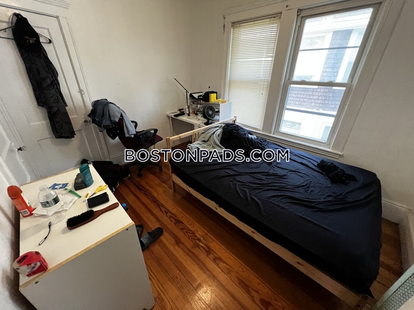 SOMERVILLE - TUFTS - 4 Beds, 1 Bath - Image 58