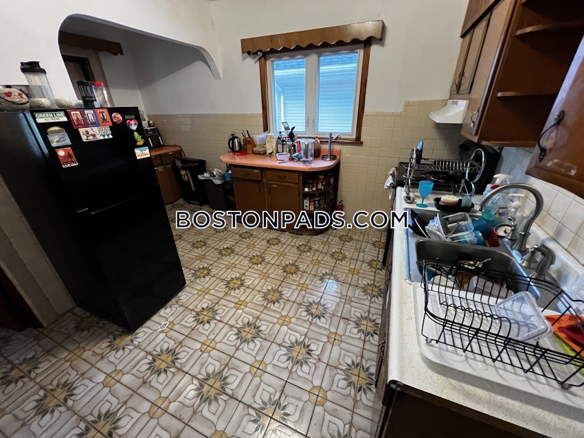 SOMERVILLE - TUFTS - 4 Beds, 1 Bath - Image 54