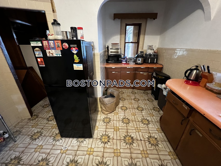 SOMERVILLE - TUFTS - 4 Beds, 1 Bath - Image 53