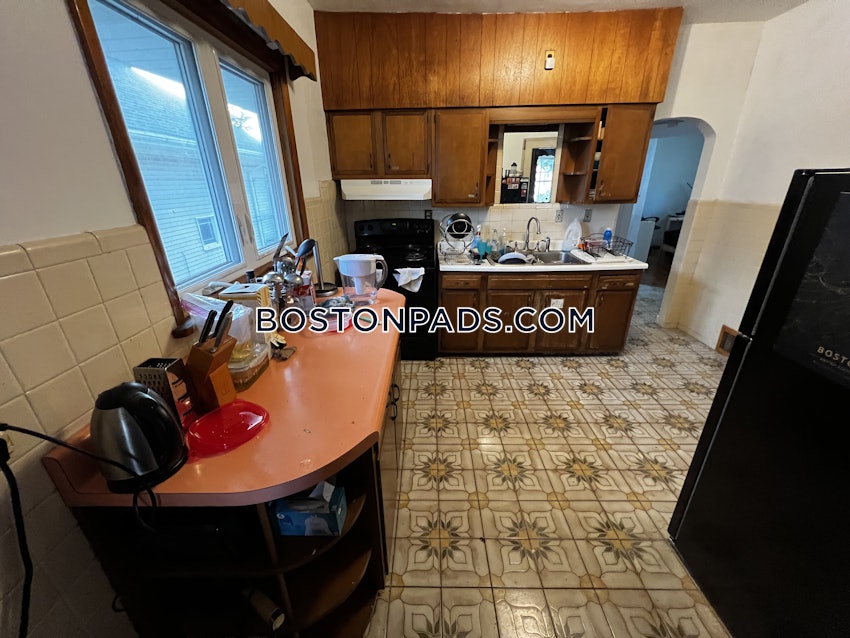 SOMERVILLE - TUFTS - 4 Beds, 1 Bath - Image 17