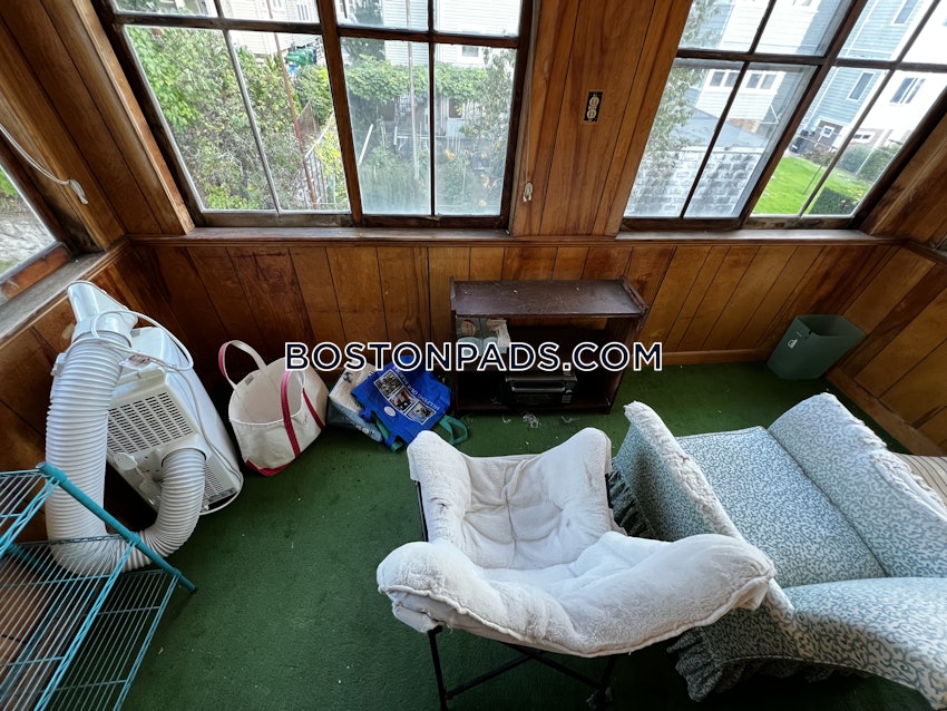 SOMERVILLE - TUFTS - 4 Beds, 1 Bath - Image 52