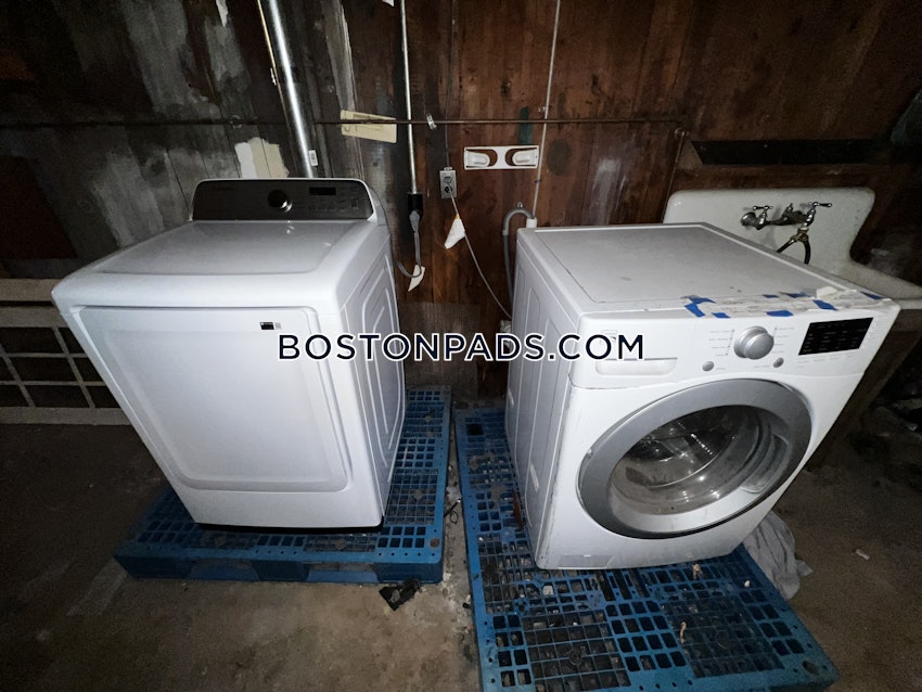 SOMERVILLE - TUFTS - 4 Beds, 1 Bath - Image 20