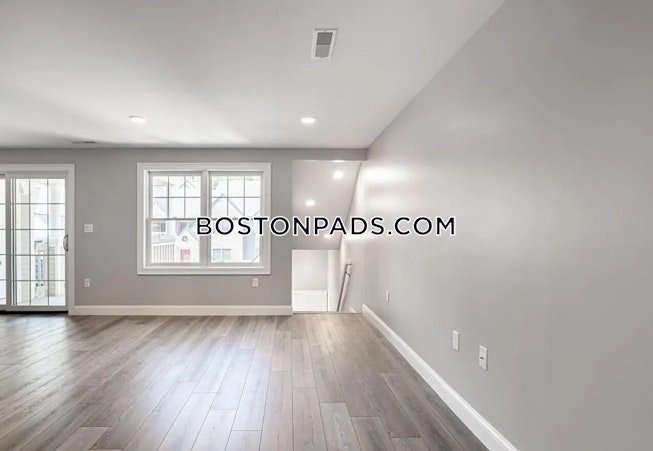 Waltham - $3,895+ /mo