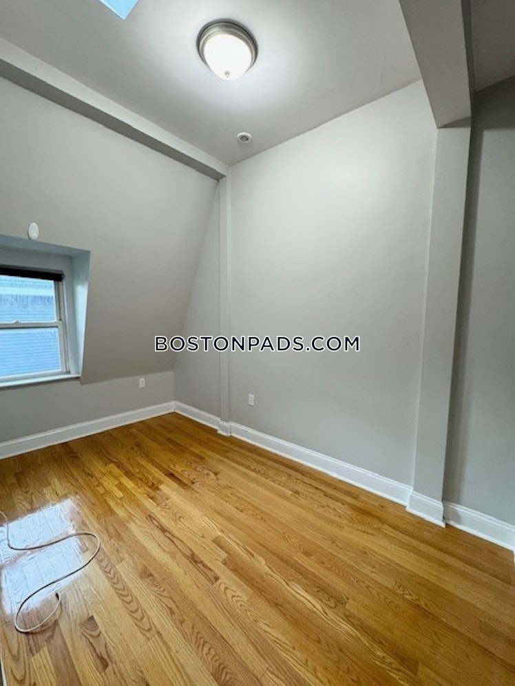 Saint James Place, Boston