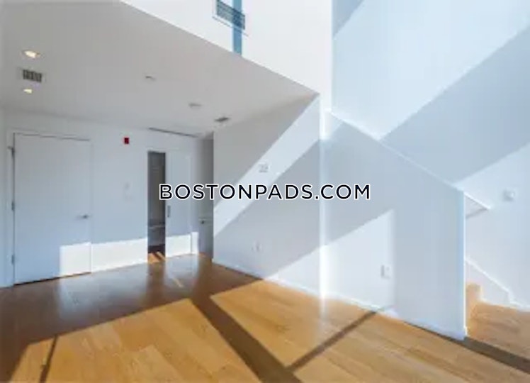 West Broadway, Boston