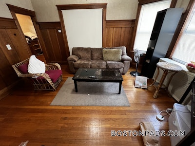 Medford 3 Beds 1 Bath  Tufts - $3,900