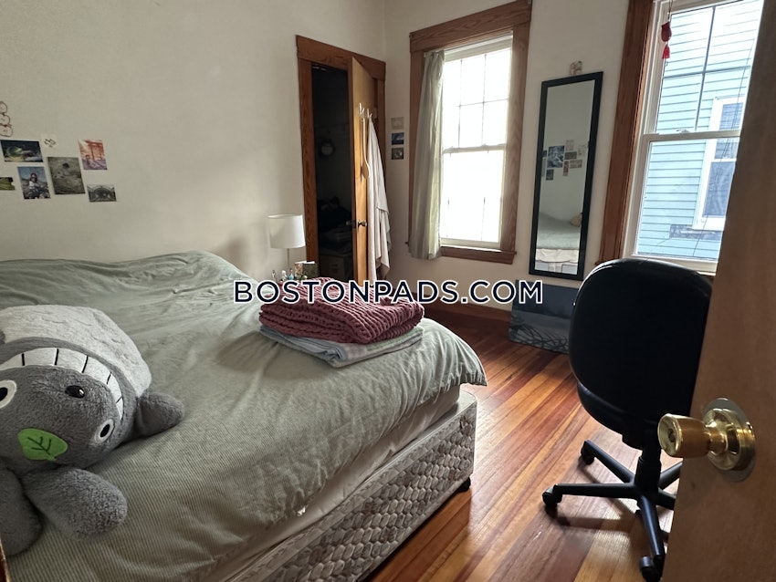 MEDFORD - TUFTS - 4 Beds, 1 Bath - Image 14