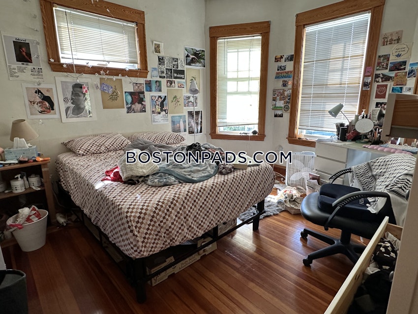 MEDFORD - TUFTS - 4 Beds, 1 Bath - Image 13