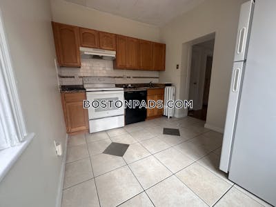 Brookline 2 Beds 1 Bath  Boston University - $3,400 No Fee