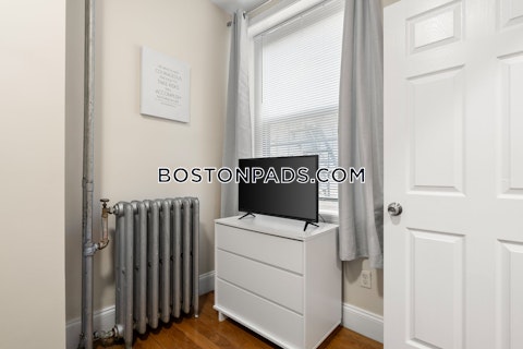 Warren St. Boston photo 4