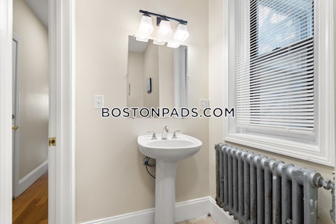 Warren St. Boston photo 3