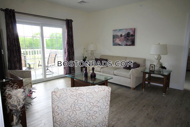 Regency Village Way. Merrimac