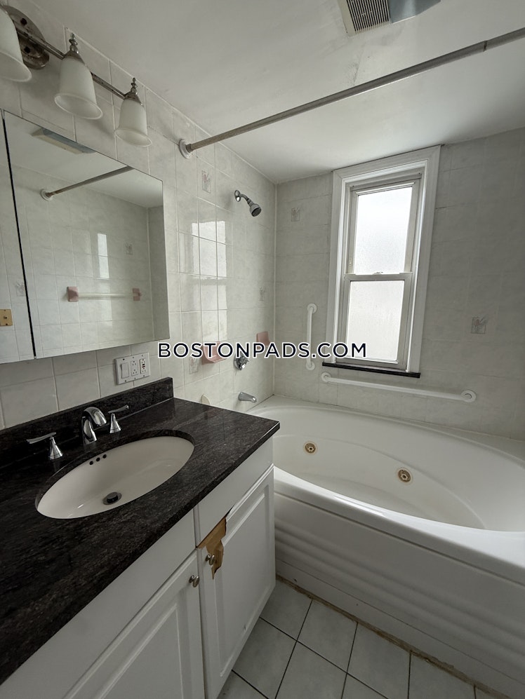 Newcastle Rd., Boston