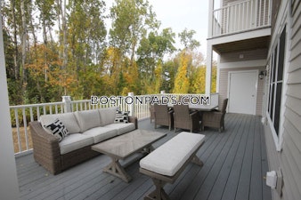 Regency Village Way. Merrimac