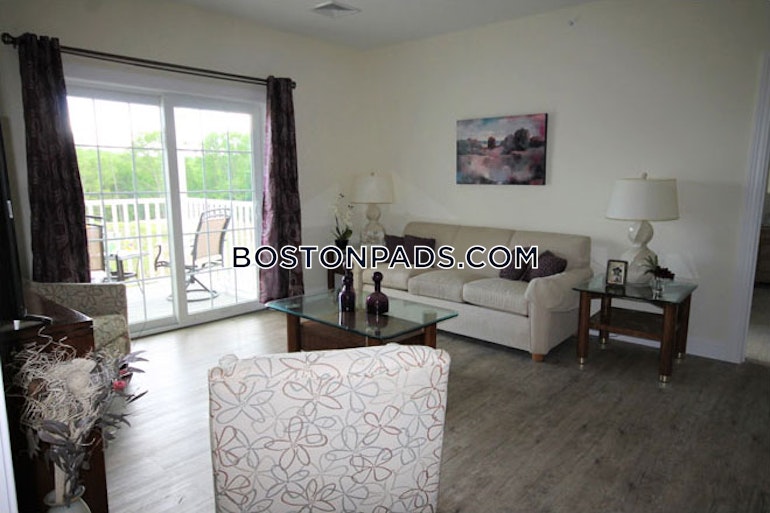 Regency Village Way. Merrimac