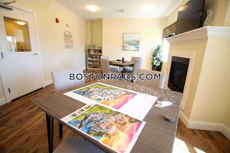 Regency Village Way. Merrimac