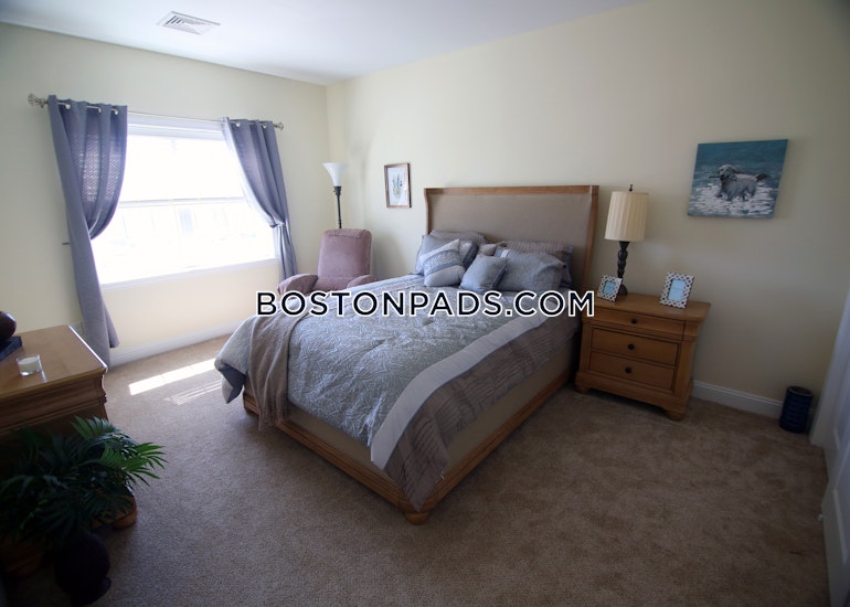 Regency Village Way. Merrimac