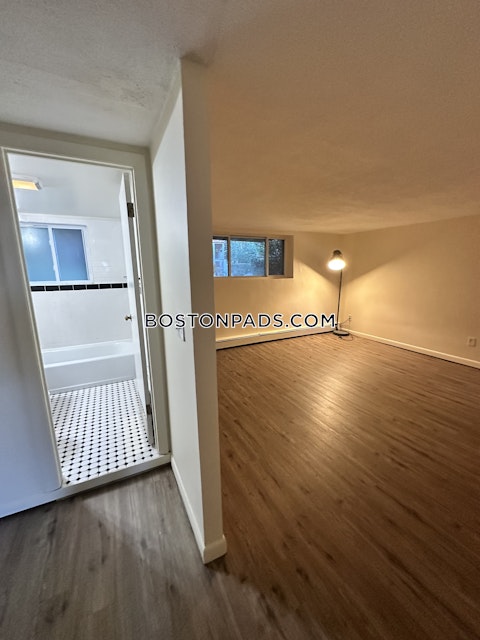 Westgate Rd. Boston photo 4