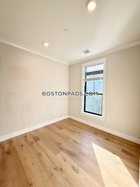 Everett St. Boston photo 11