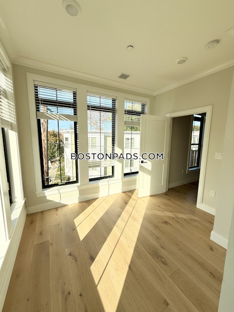 Everett St. Boston photo 31