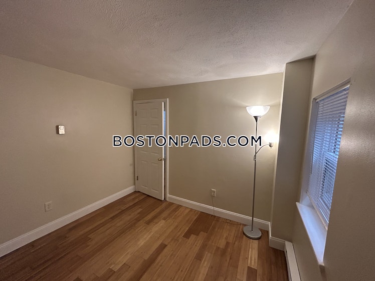 Bartlett Place, Boston