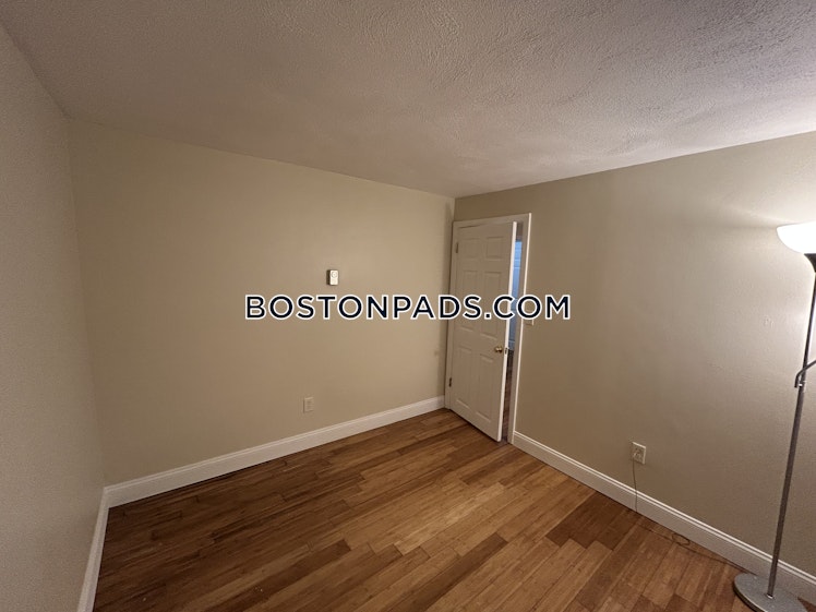 Bartlett Place, Boston