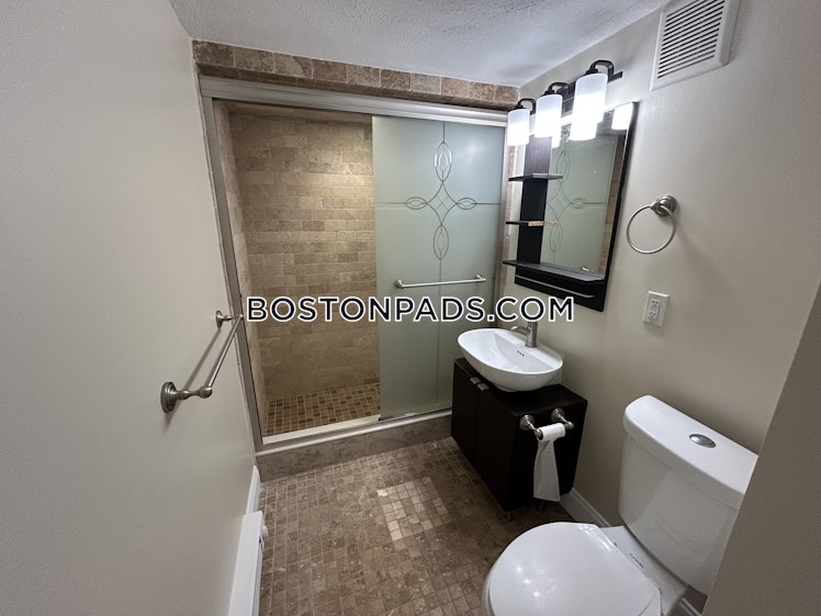 Bartlett Place, Boston