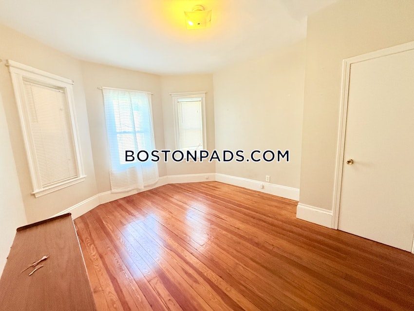 BOSTON - BRIGHTON - OAK SQUARE - 4 Beds, 1 Bath - Image 8