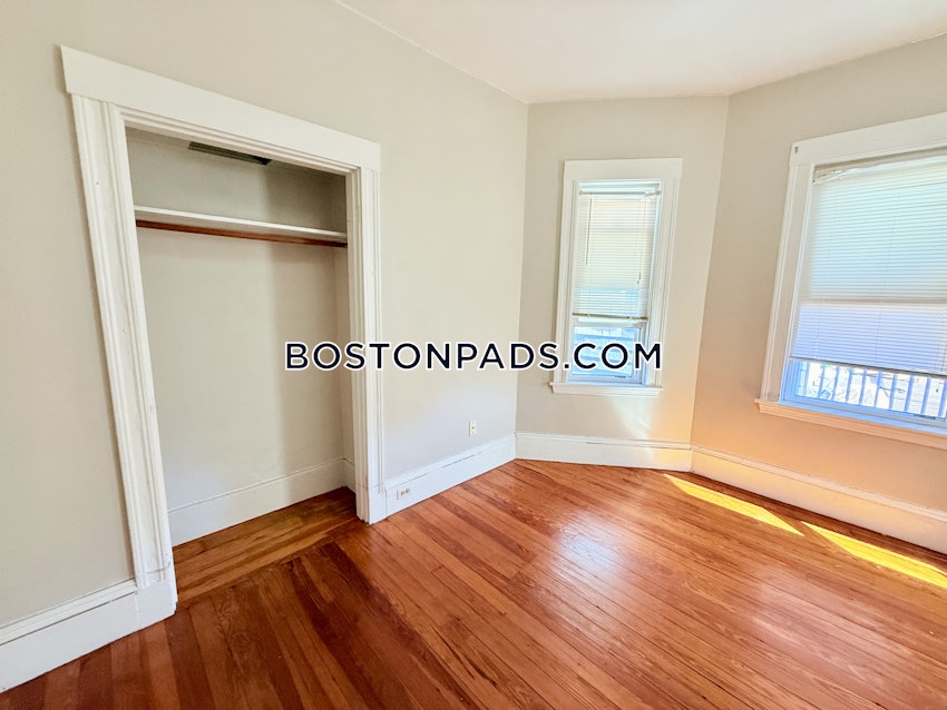 BOSTON - BRIGHTON - OAK SQUARE - 4 Beds, 1 Bath - Image 5