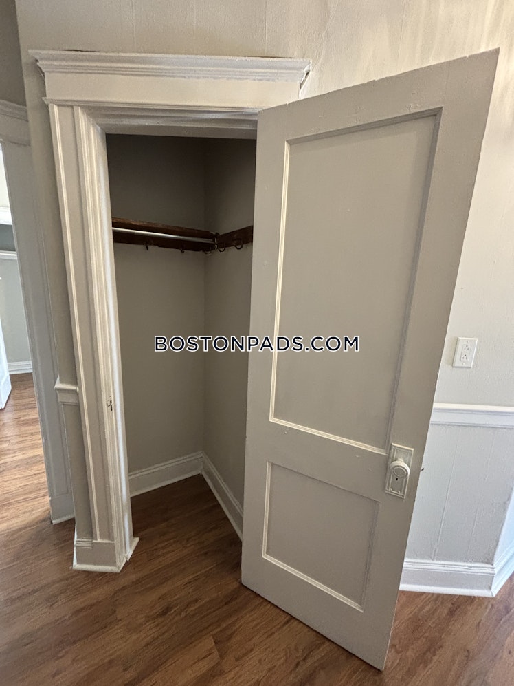 Commonwealth Ave., Boston