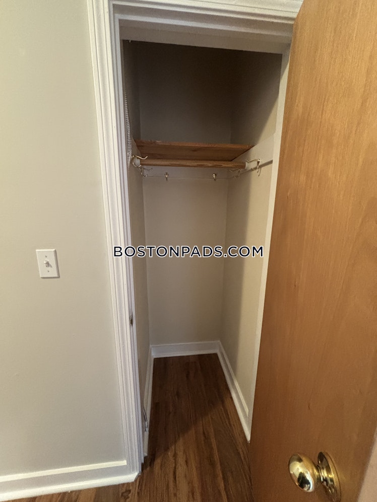 Commonwealth Ave., Boston