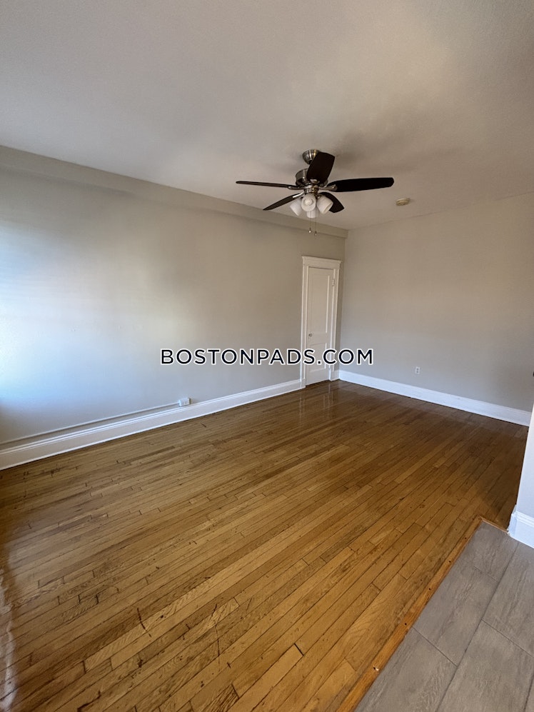 Commonwealth Ave., Boston