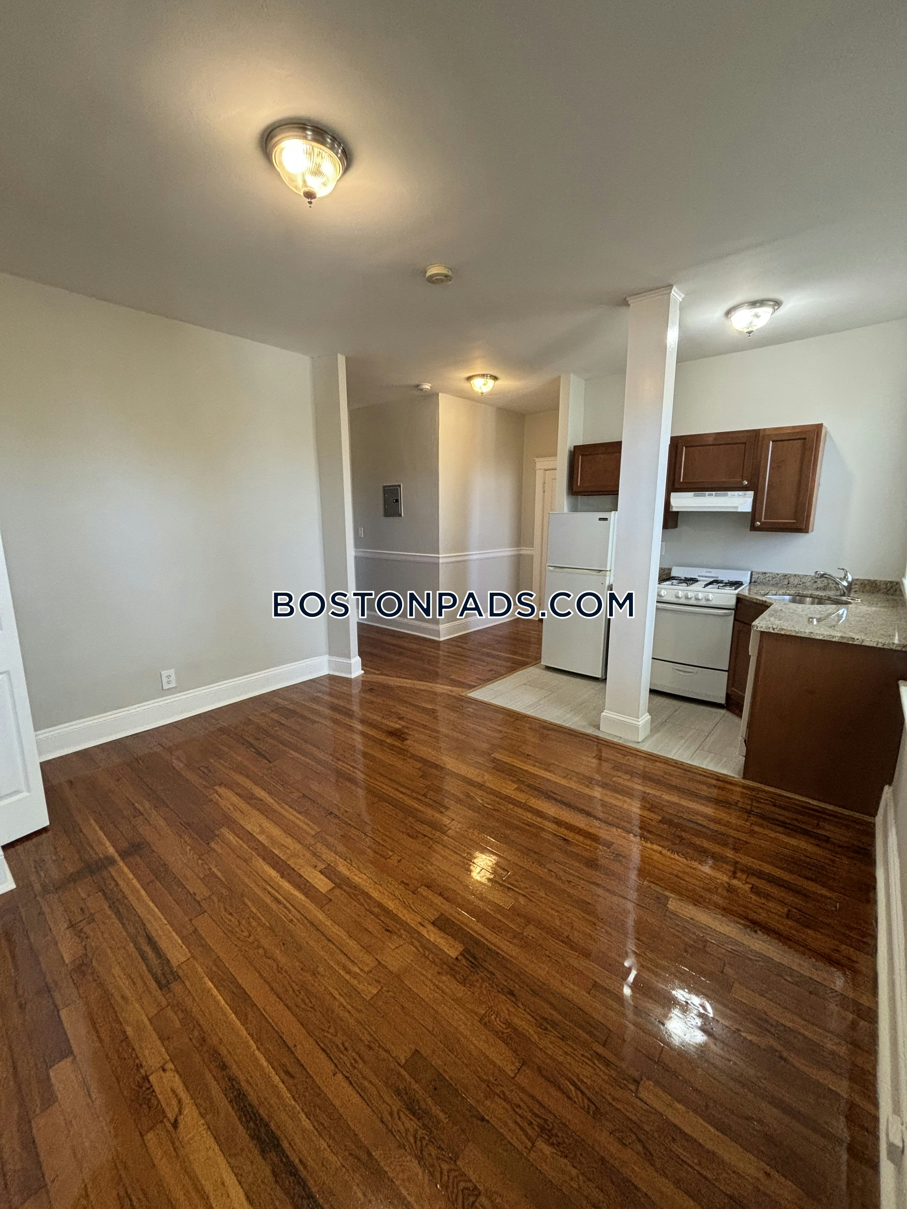 Boston - 0 Beds, 1 Baths