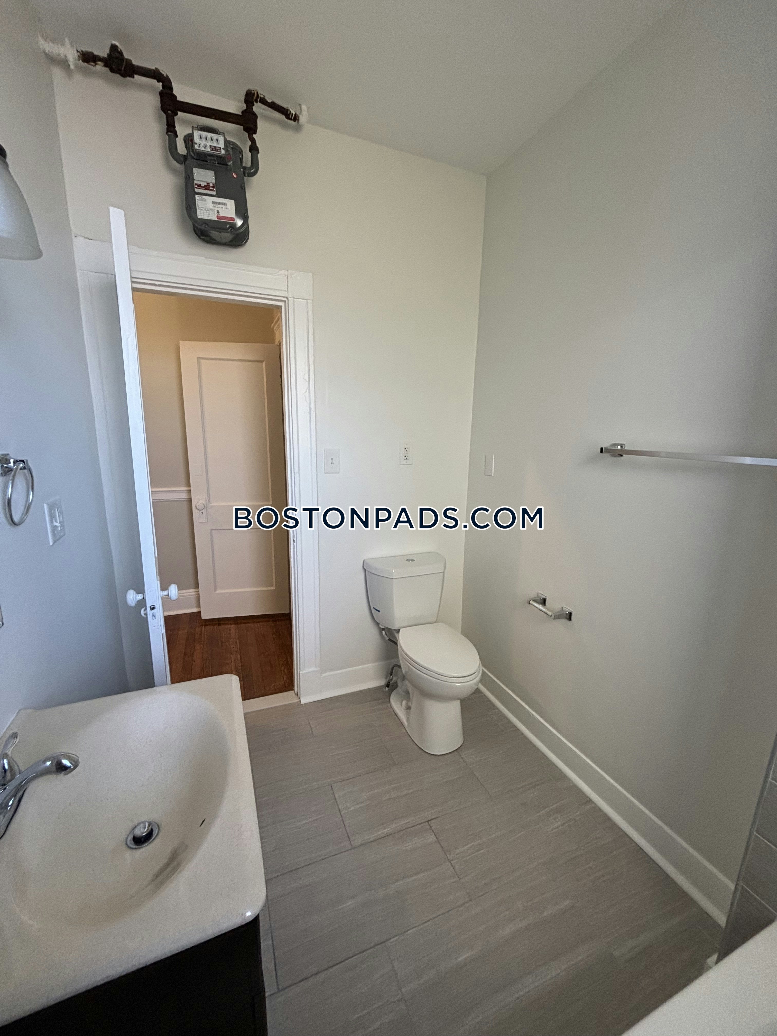 Boston - 0 Beds, 1 Baths