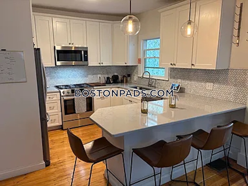 SOMERVILLE - PORTER SQUARE - 3 Beds, 1 Bath - Image 5