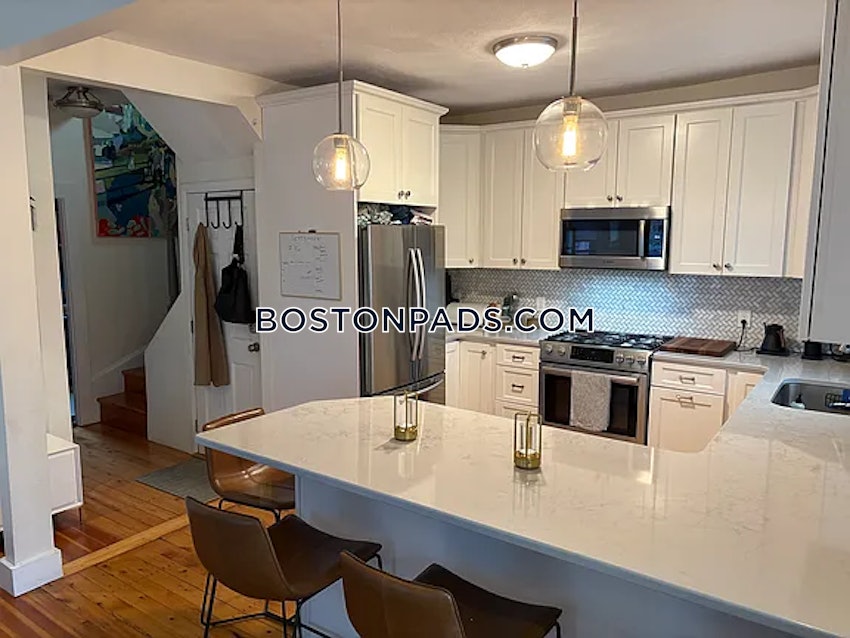 SOMERVILLE - PORTER SQUARE - 3 Beds, 1 Bath - Image 3