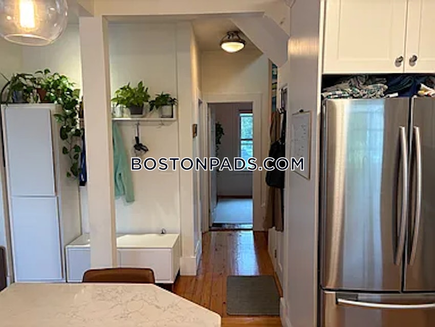 SOMERVILLE - PORTER SQUARE - 3 Beds, 1 Bath - Image 4