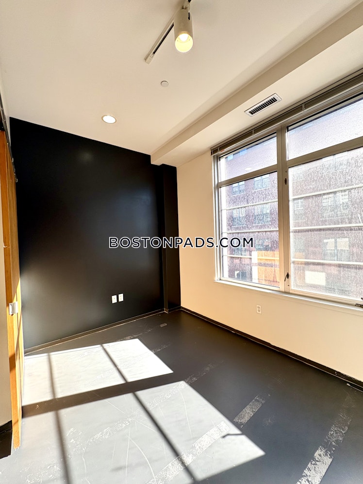 East Berkeley St., Boston