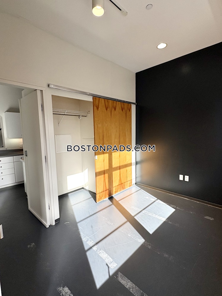 East Berkeley St., Boston