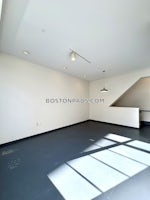 East Berkeley St., Boston