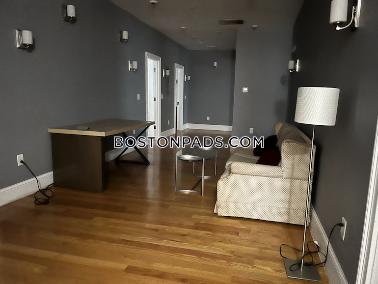 Commonwealth Ave. Boston