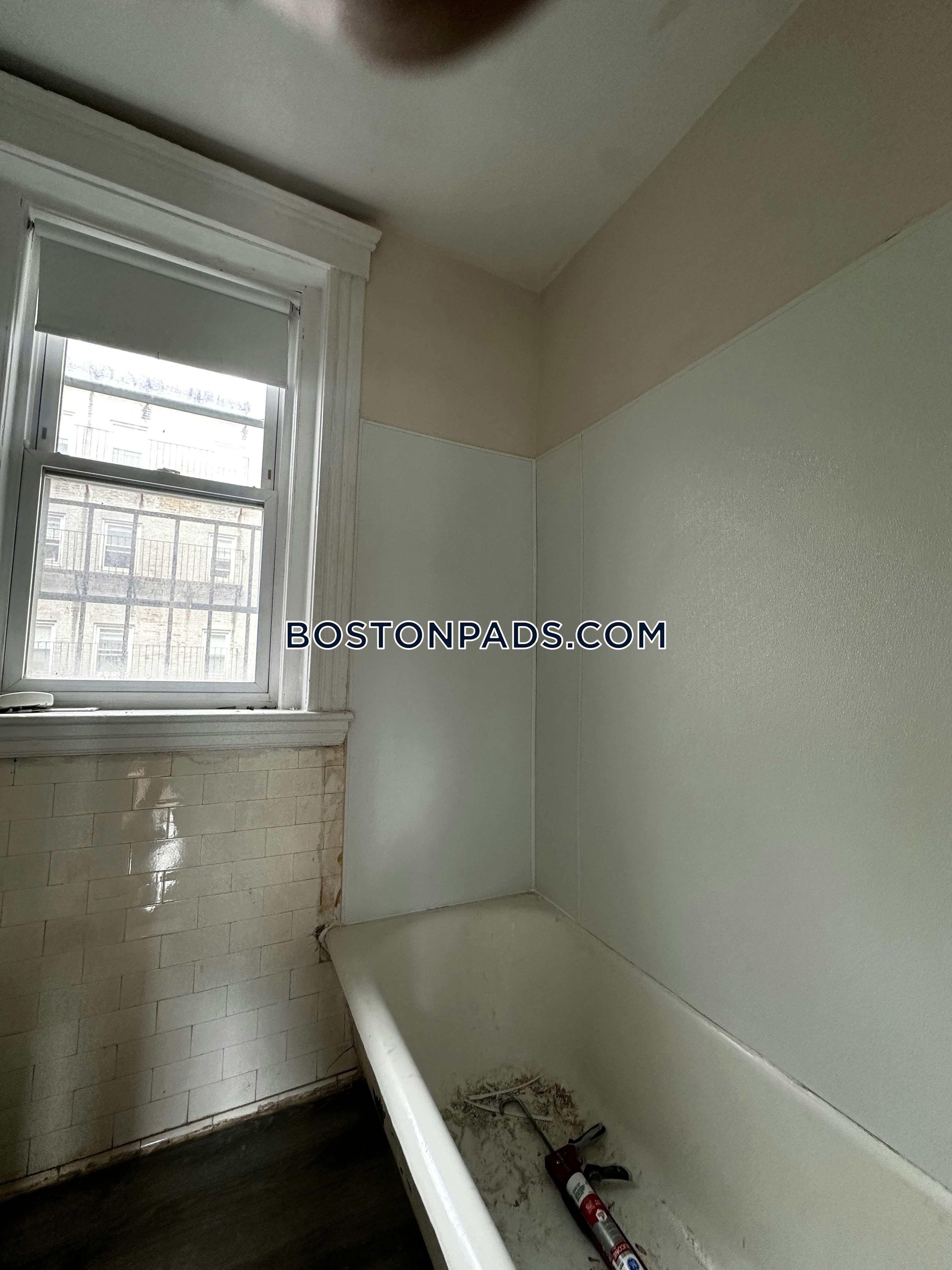 Boston - 1 Beds, 1 Baths