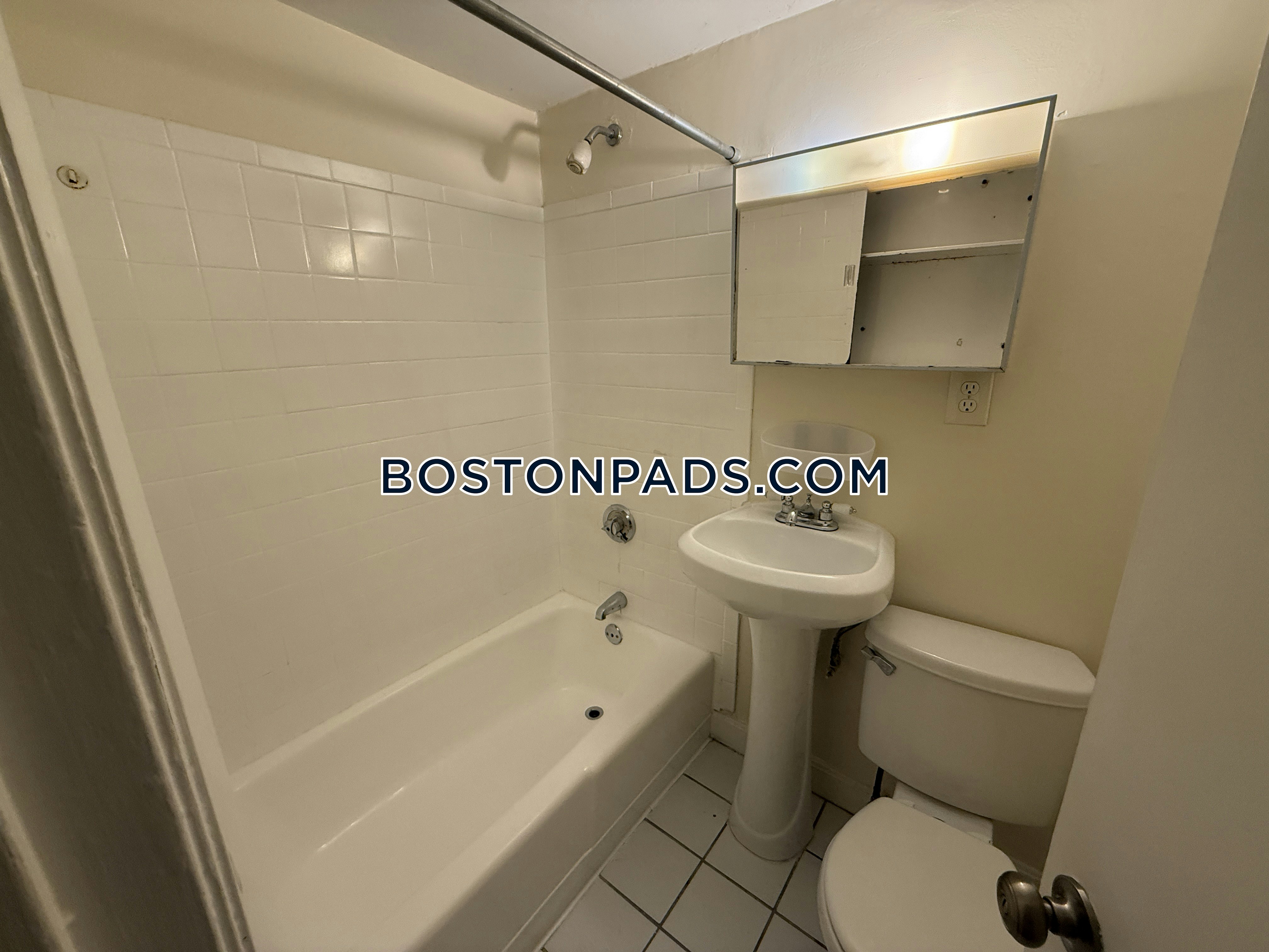 Boston - 0 Beds, 1 Baths