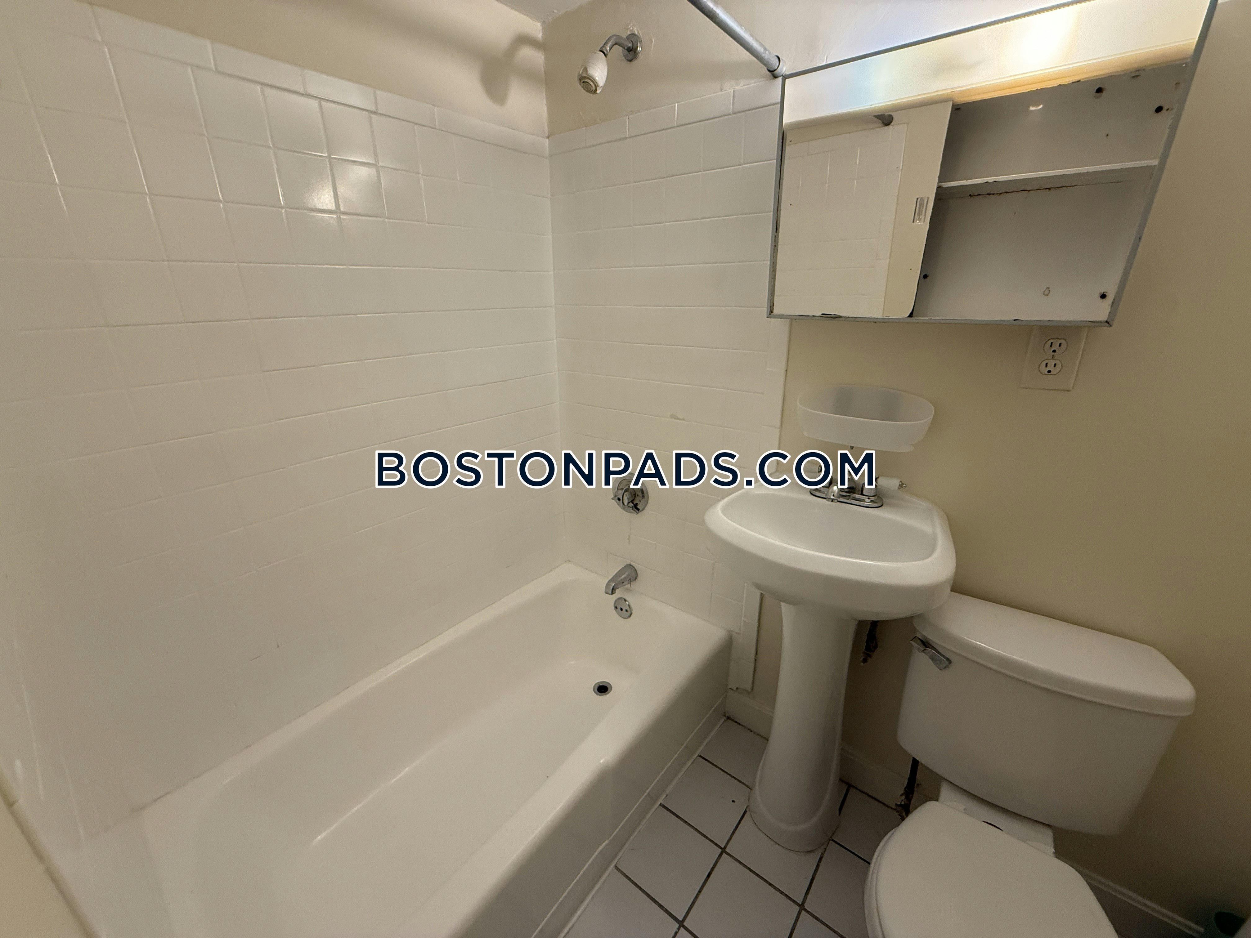 Boston - 0 Beds, 1 Baths