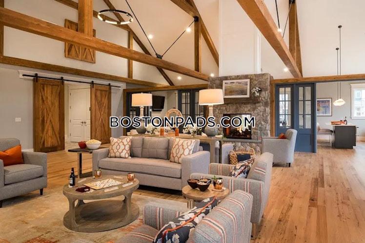 East Main St., Norton